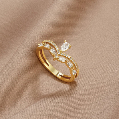 18K Gold Lilly Crystal Ring