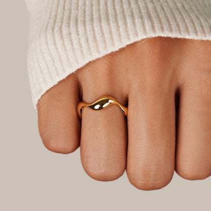 18K Gold Wave Ring