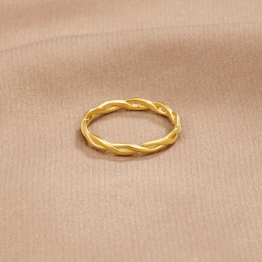 Infinity 18K Gold Twist Ring